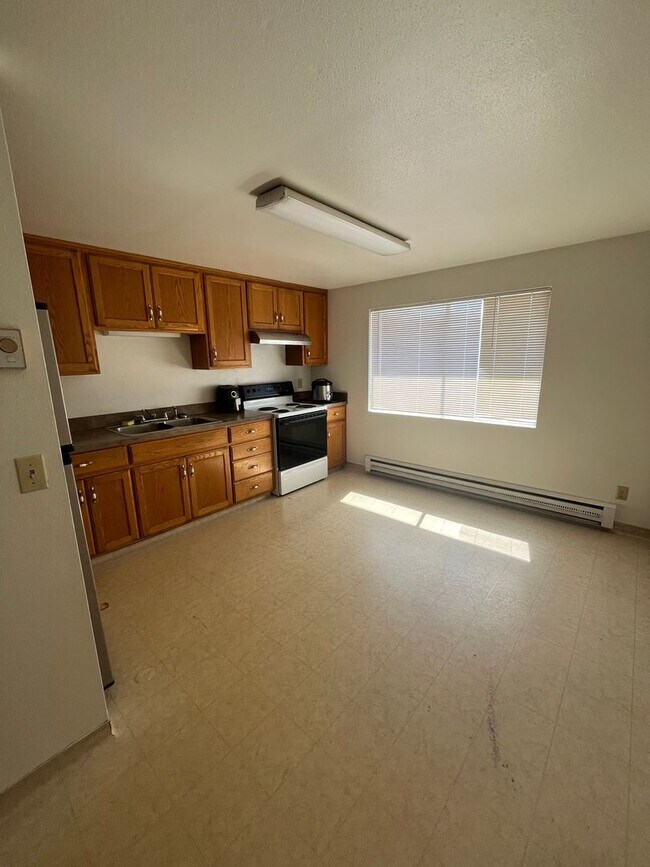 Building Photo - Binning Spring