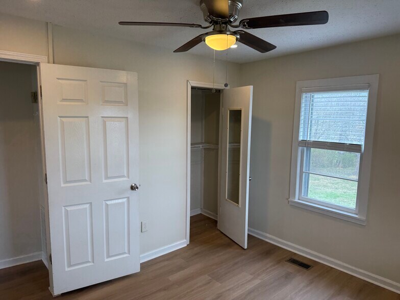 Building Photo - 112 Holland Dr