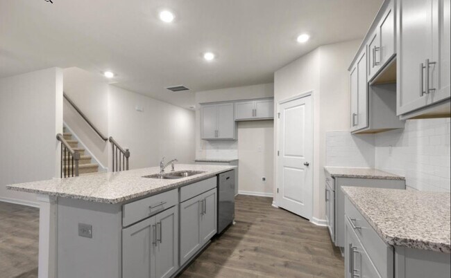 Building Photo - 155 David Hill Dr