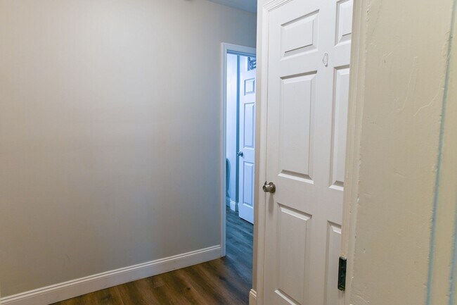 Building Photo - Large 3 Bedroom Single Family Home on Forster St