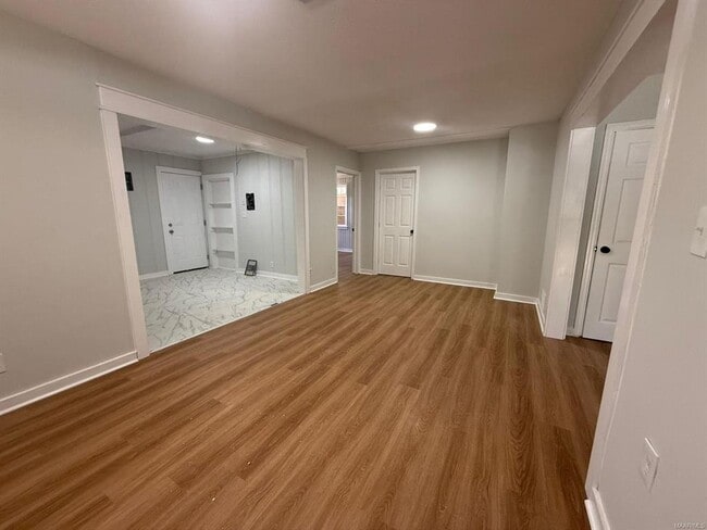 Primary Photo - 2634 Highland Ave