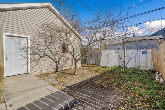 Building Photo - Pasadena Avenue