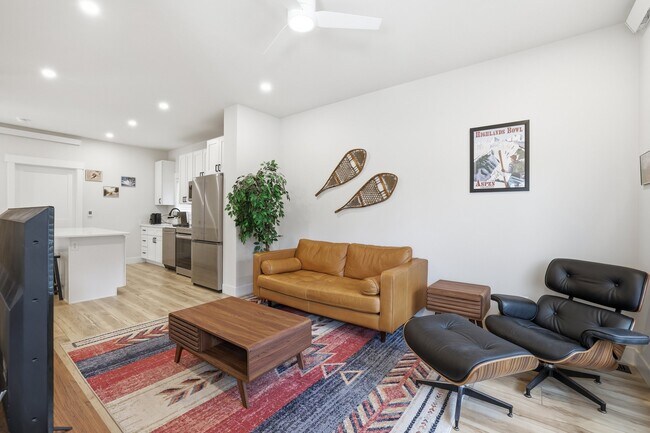 Building Photo - 224 Westwoods Dr