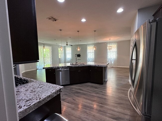Building Photo - Beautiful Home in the Paseos of Summerlin!