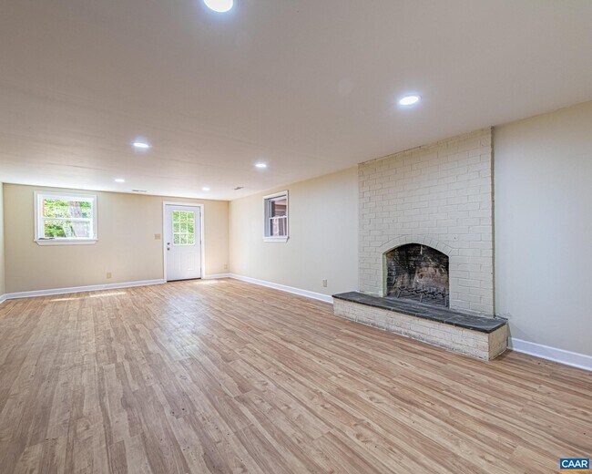 Building Photo - 337 Carrsbrook Dr