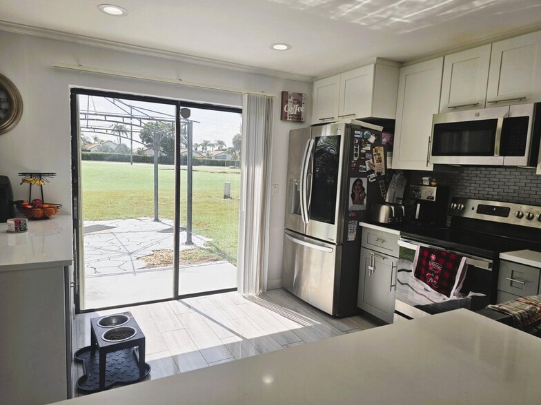 Building Photo - 5885 Northpointe Ln