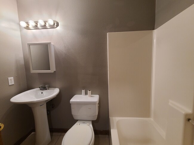 Building Photo - 3308 Pakenham Dr