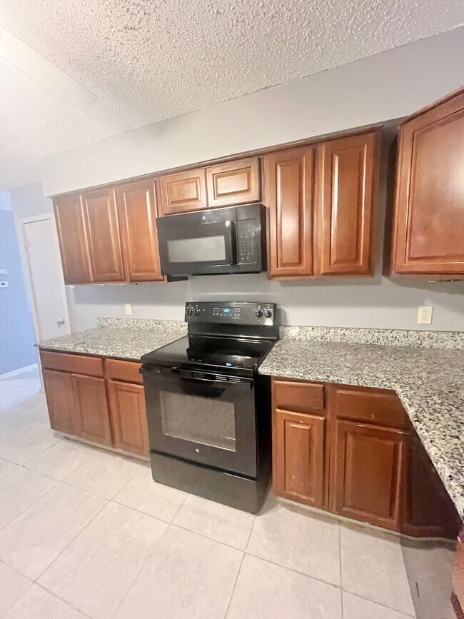 Building Photo - 4325 Segura Ct S