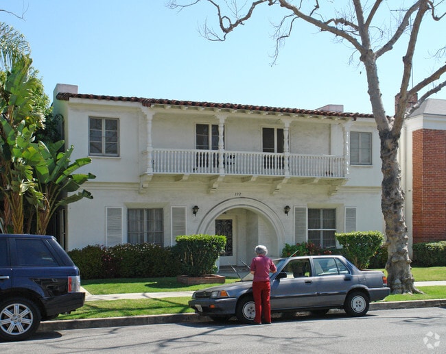 Building Photo - 132 S Canon Dr