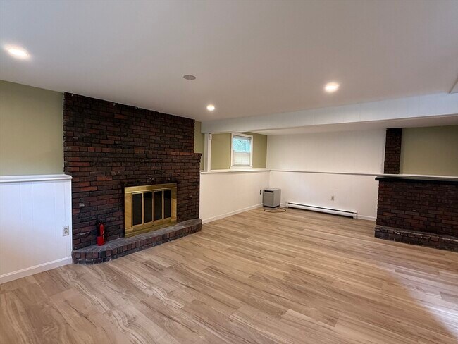 Building Photo - 9 Brookdale Cir