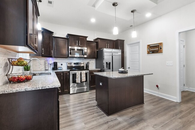 Building Photo - Pet Friendly Three Bedroom!