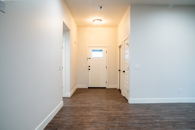 Building Photo - 2382 Athens St