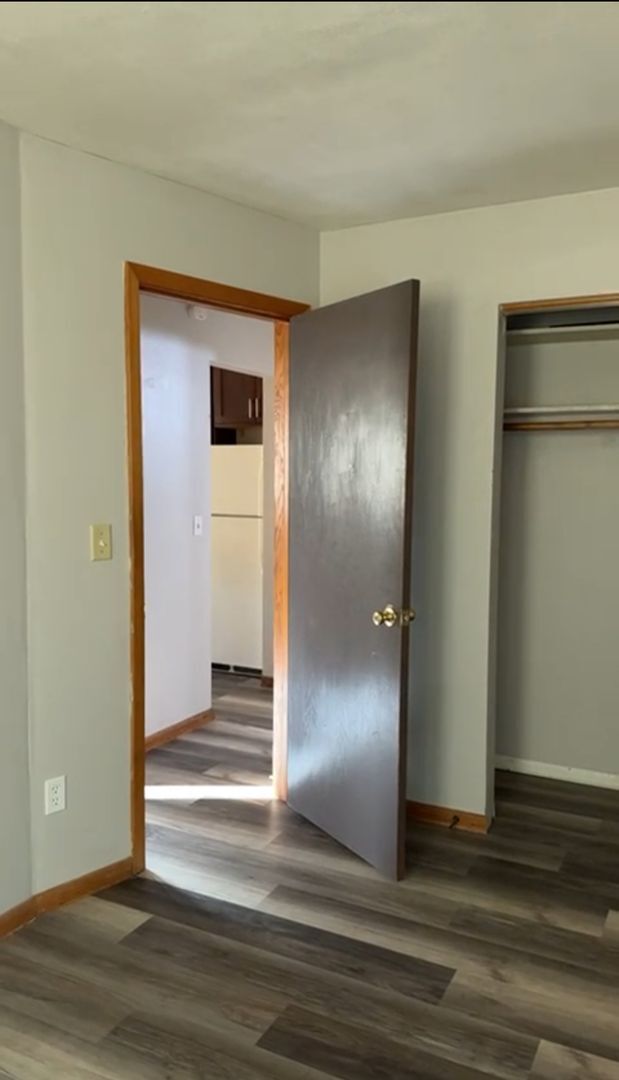 Building Photo - Clean and Spacious 1 Bedroom Unit in St. P...