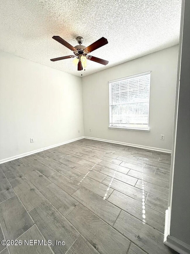 Building Photo - 913 Mackinaw Trail