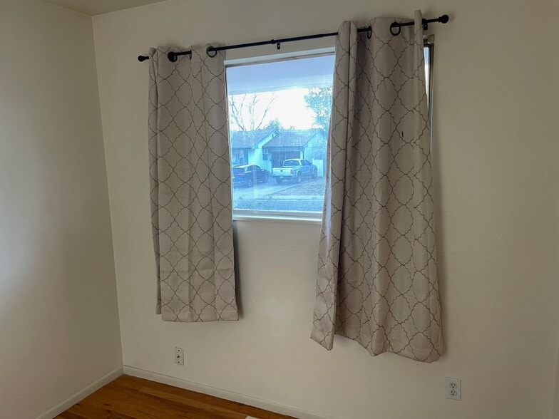 1st Bedroom - 3116 Skyview Ave