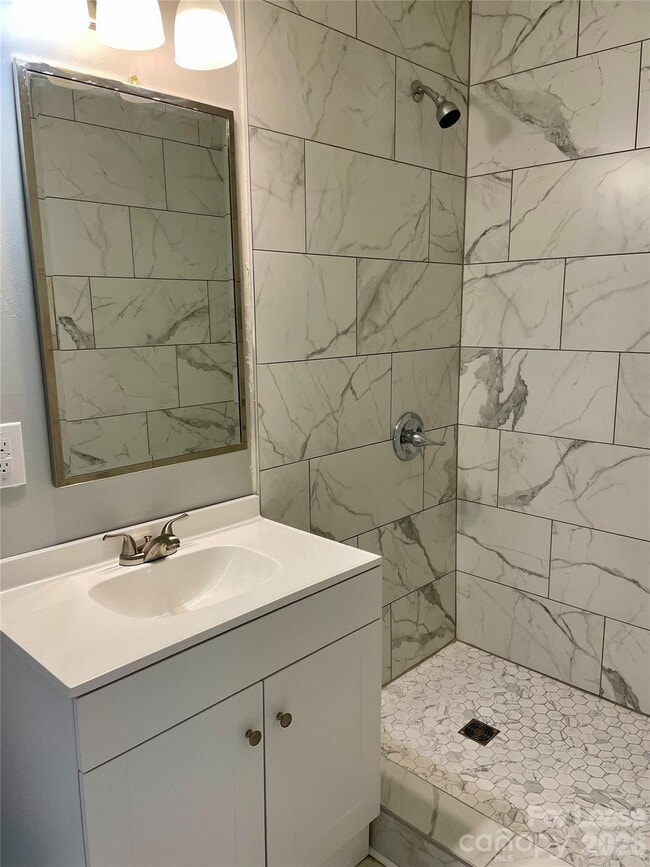 Building Photo - 819 Markwell Dr