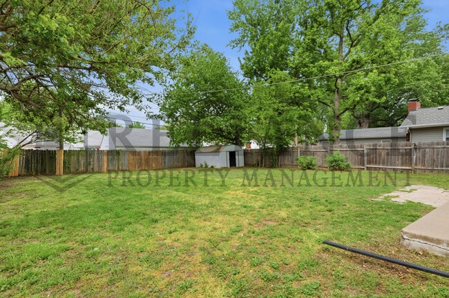 Building Photo - 571 S Roosevelt St