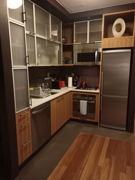 Building Photo - 469 W 42nd St