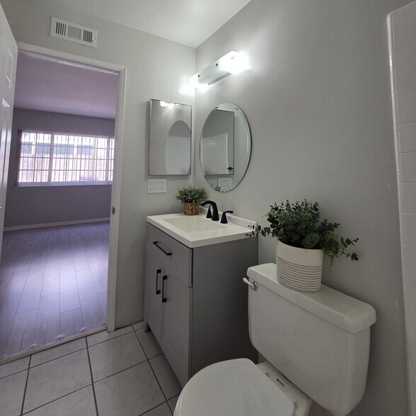 Building Photo - 14232 Matisse Ave