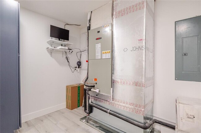 Building Photo - 4712 W Bay Ave