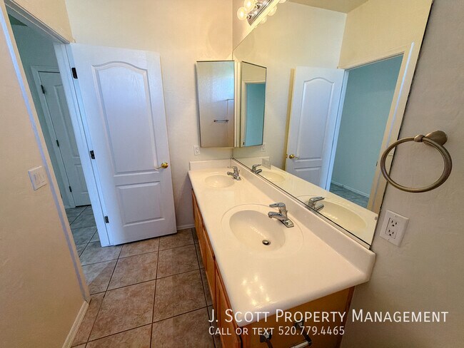 Building Photo - 279 W Desert Ave