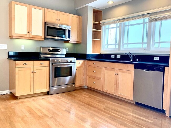 Building Photo - 2720 Sacramento St