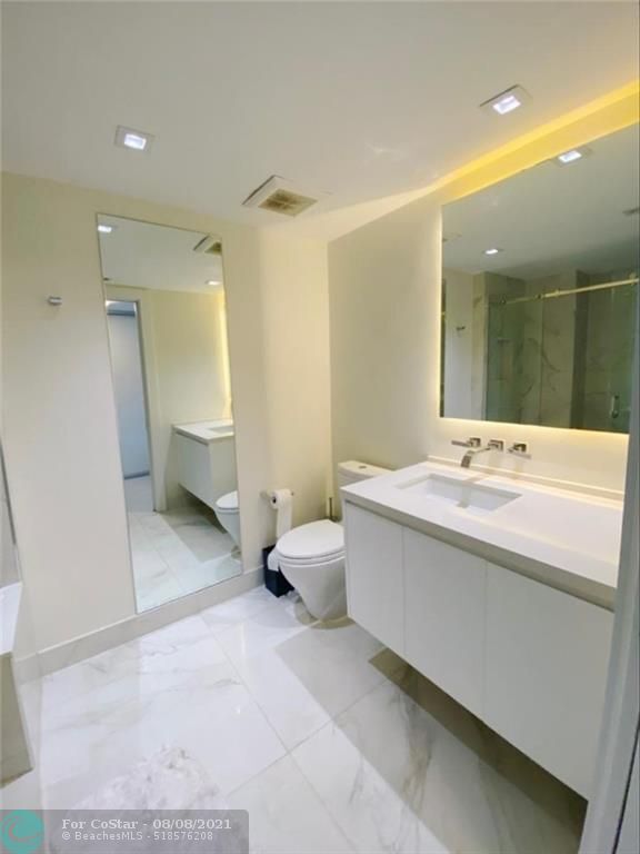 Building Photo - 9559 Collins Ave