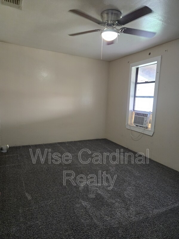 Building Photo - 1021 S Westside Ave