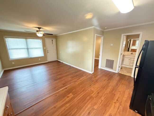 Building Photo - 1bed/1ba duplex downtown Landis very Nice condition