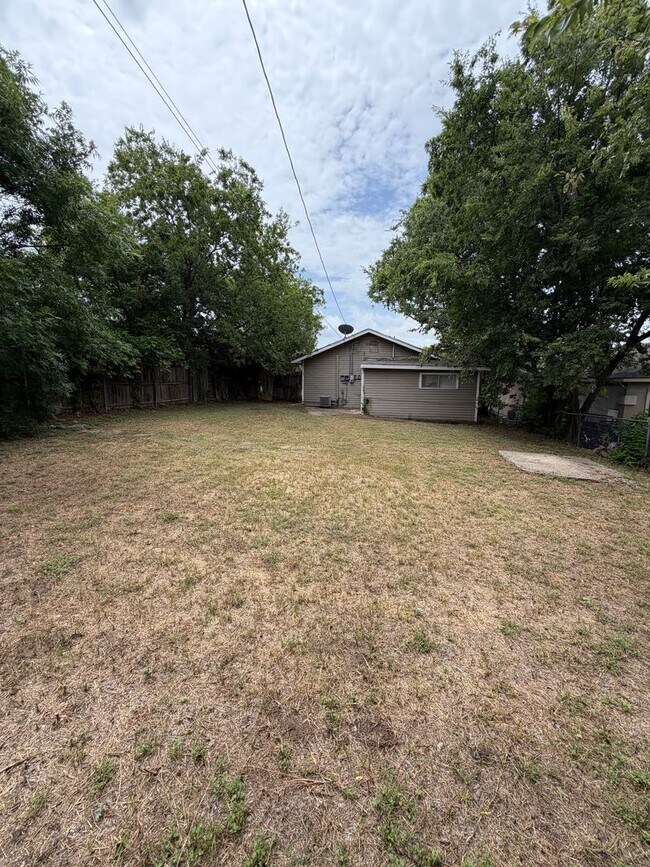 Building Photo - Charming 2 Bedroom Home for Rent in Como – Fort Worth, TX 76107