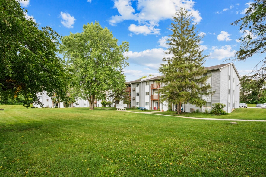Building Photo - Lincoln Manor Apartments