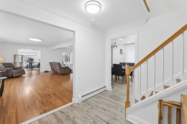 Building Photo - 52 Hillside Ave