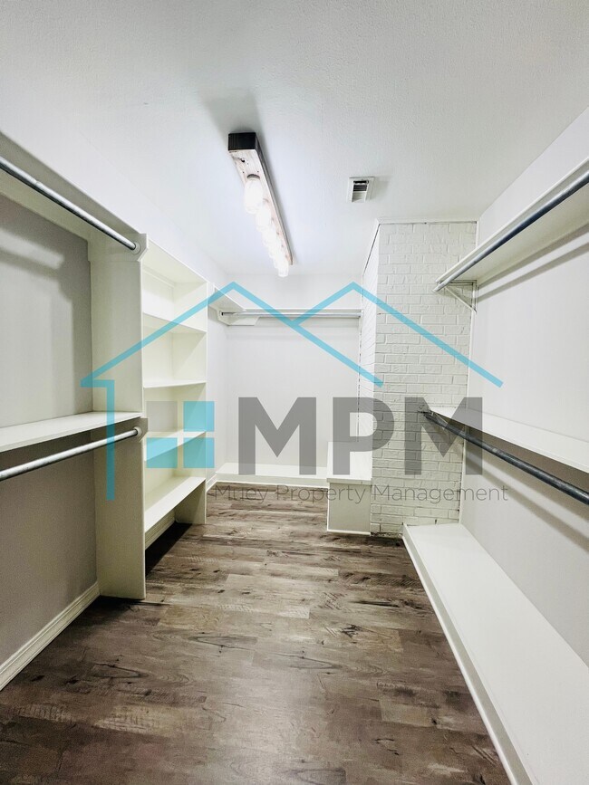 Building Photo - 212 LA-144
