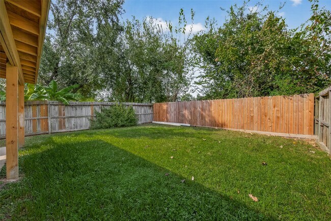 Building Photo - 8253 Fuqua Gardens Dr