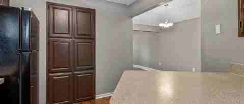 Building Photo - 808 Custer St