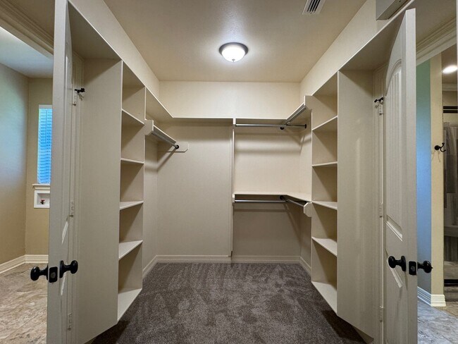 Building Photo - 11248 Fox Trail