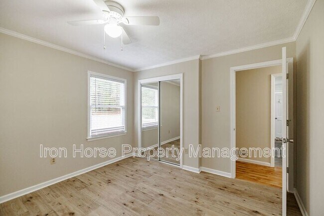 Building Photo - 1110 Maple Cir