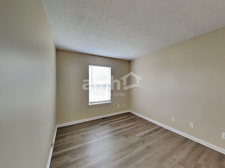 Building Photo - 11 Glenpark Ct