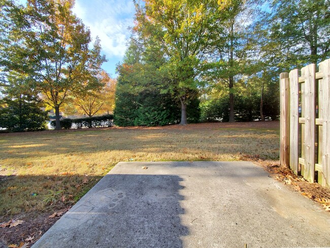 Building Photo - 3/2.5 Townhome in Ellison Lake in Kennesaw...