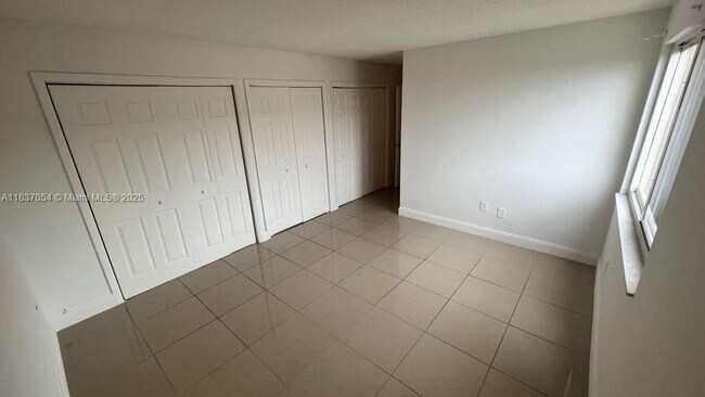 Building Photo - 6950 Miami Gardens Dr