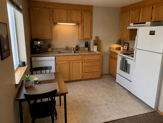 Interior Photo - 209 E. 14th Ave