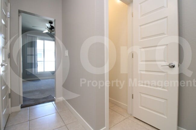 Building Photo - 2736 S Cavalier Dr