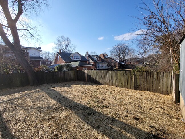 Building Photo - 2BR-2BA Single-Family House - Washington M...