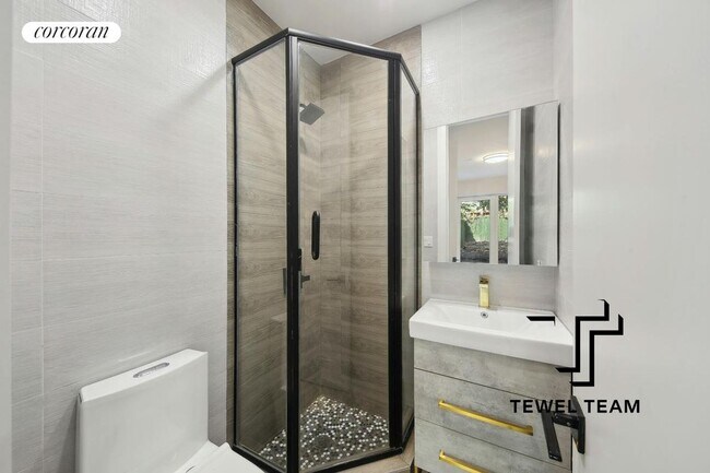 Building Photo - 81 W 118th St