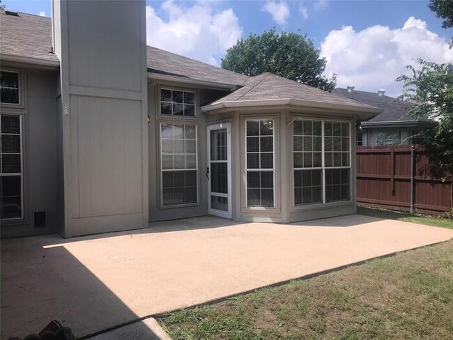 Building Photo - This delightful home, nestled in the desir...