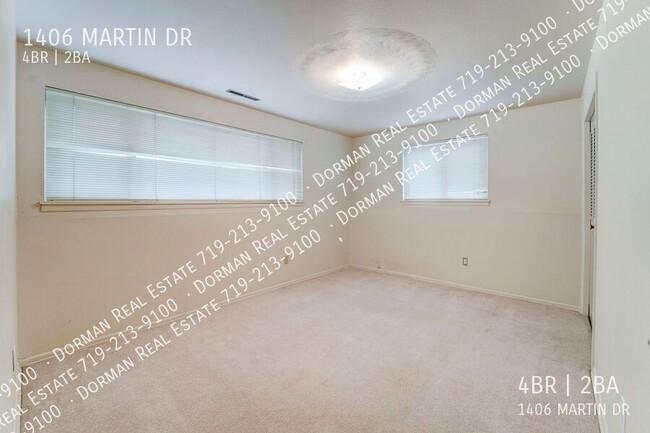 Building Photo - 1406 Martin Dr