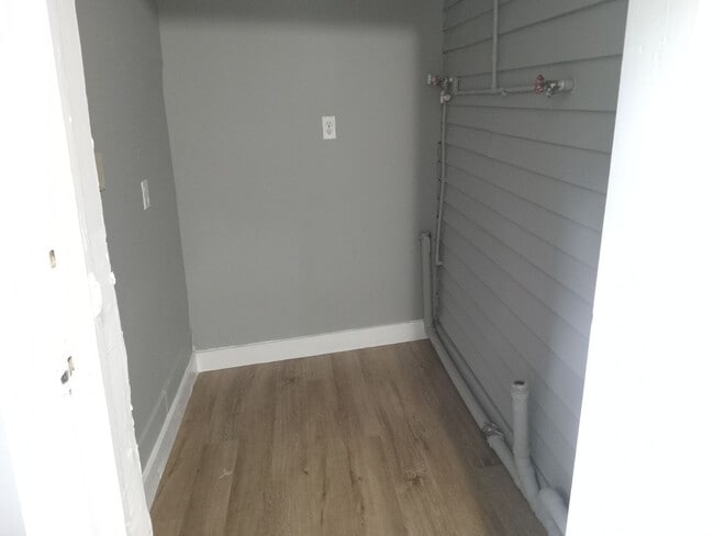 Building Photo - 718-720 E Grape St.