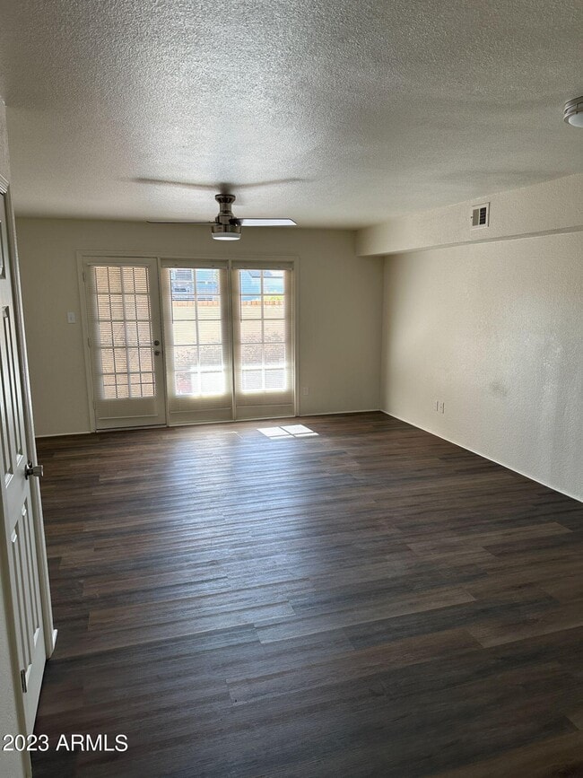 Building Photo - 2121 W Union Hills Dr