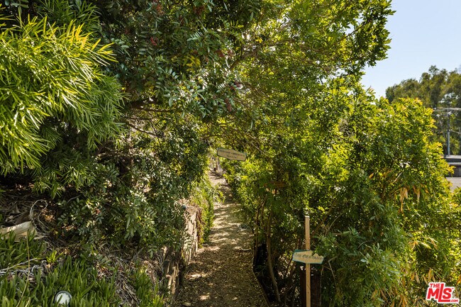 Building Photo - 6310 Tompkins Way