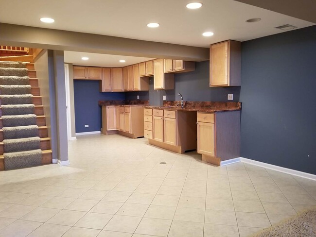 Building Photo - 8548 N Overhill Ave